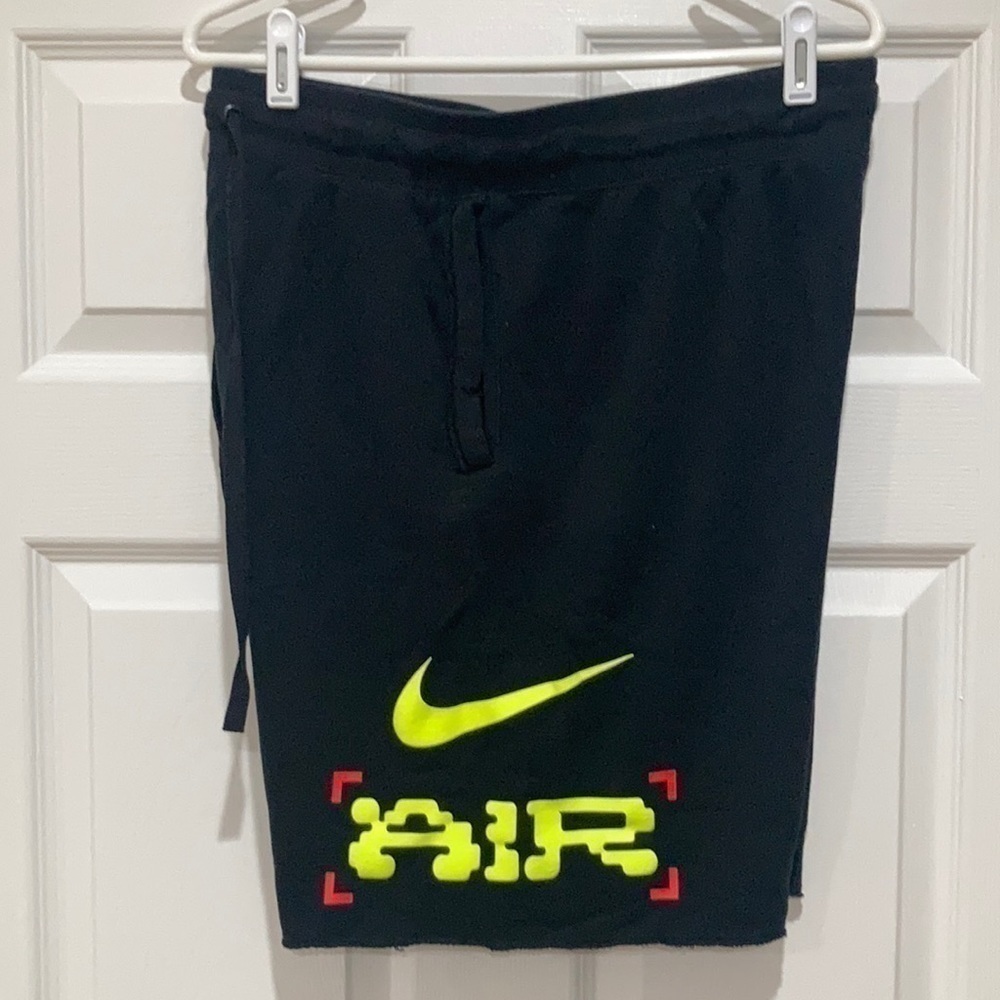 𝅺NIKE Catching Air Alumni Shorts